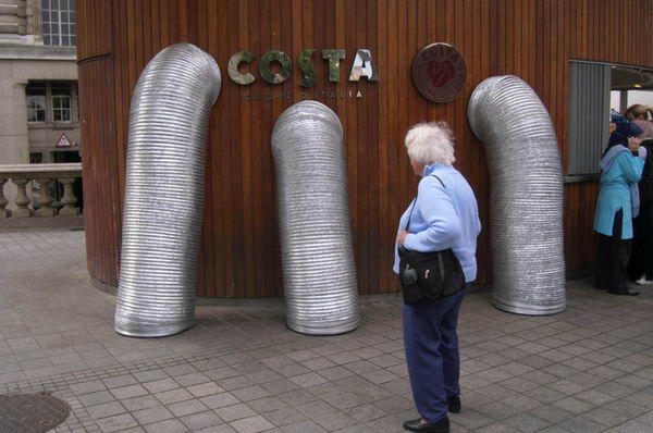 Picture &copy; Peter Marshall, 2004