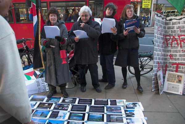 Oxford St, London. Boycott Israli goods &copy; Peter Marshall, 2006